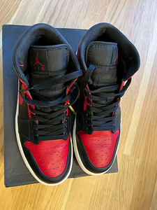 Jordan 1 mid Banned (Black/red) (1 foto / 7)