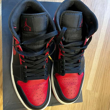 Jordan 1 mid Banned (Black/red)