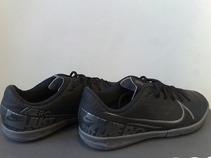Nike обувь (2 фото из 3)