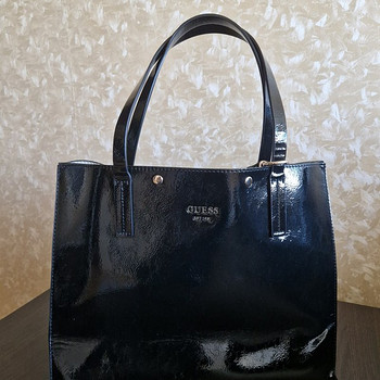 Guess оригинальную большую сумку.