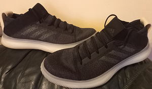 Кроссовки Adidas (1 фото из 4)