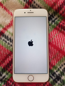 Apple iPhone 8, 64ГБ (2 фото из 3)