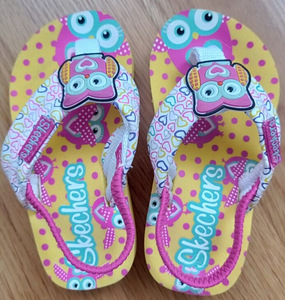 Размер 22, новые сандалии SKECHERS для девочек (2 фото из 3)