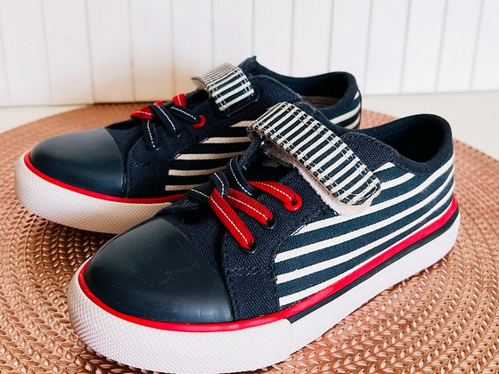 Clarks merestiilis laste tennised uus nr 28