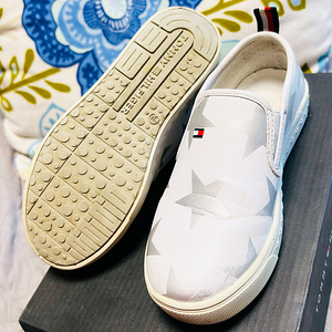 Tommy Hilfiger laste valged tennised nr 30 (3 foto / 3)