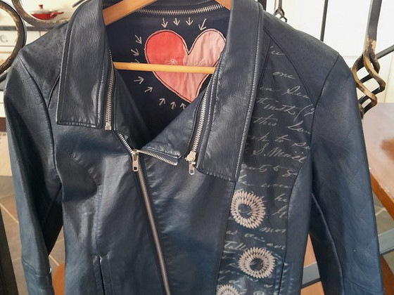 Desigual новая куртка 36
