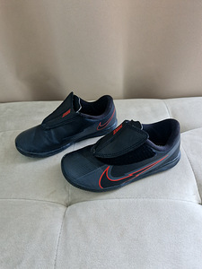 Кроссовки NIKE 28 (1 фото из 4)