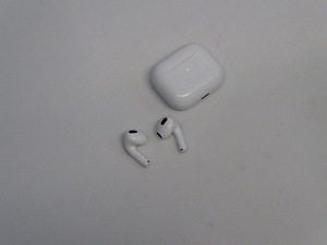 Беспроводные наушники Apple AirPods 3 (3 фото из 5)