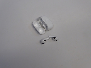 Беспроводные наушники Apple AirPods 3 (5 фото из 5)
