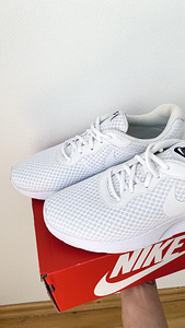 Nike valged tossud (1 foto / 2)