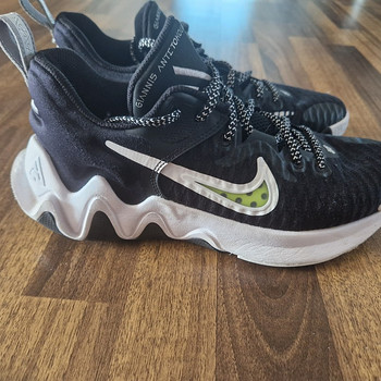Müüa Nike s42 stm 26,5cm