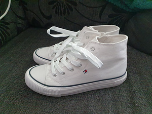 Белые кроссовки Tommy Hilfiger s38 (1 фото из 6)