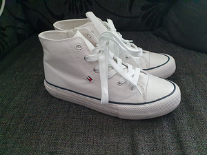Белые кроссовки Tommy Hilfiger s38 (6 фото из 6)