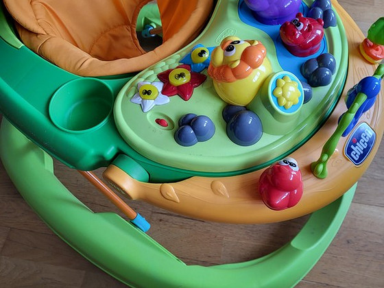 Продам музыкальные ходунки Chicco