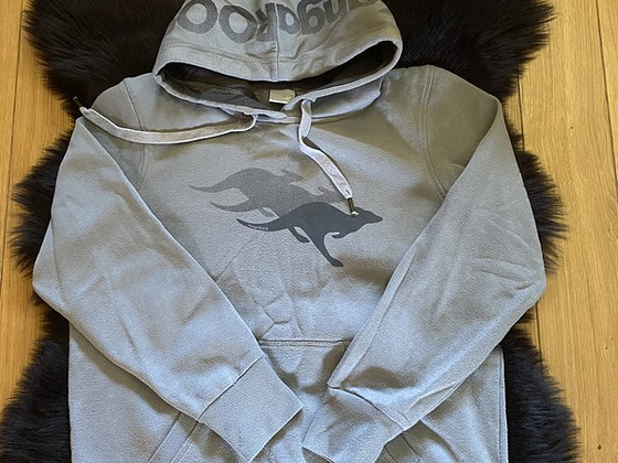Кофта KANGAROOS размер 40/42, бывшая в употреблении.