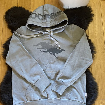 Кофта KANGAROOS размер 40/42, бывшая в употреблении.