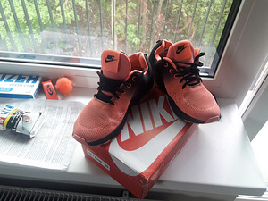 Nike tossud naistele 38 suurus (1 foto / 1)