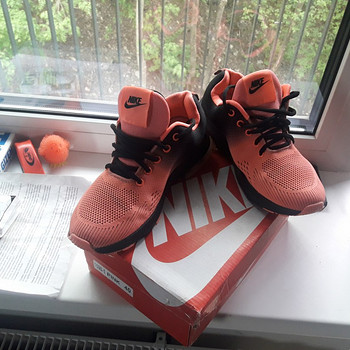 Кроссовки Nike женские 38 размер