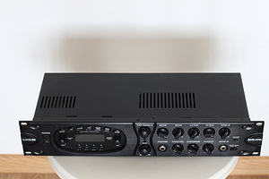 Line 6 Bass POD xt Pro Multi-Effect and Amp Modeler (1 фото из 2)