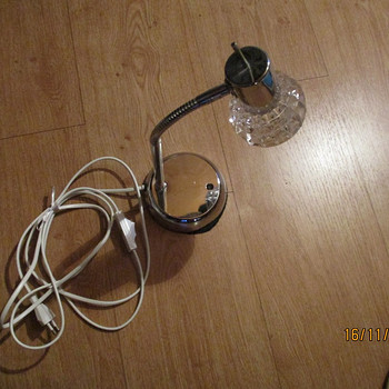 KOHTVALGUSTI ja 2 LAUALAMPI