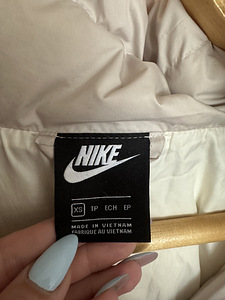 Пуховик Nike (3 фото из 6)