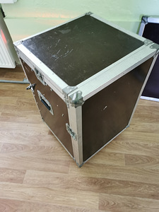 Kast muusikavarustuse jaoks (3 foto / 8)