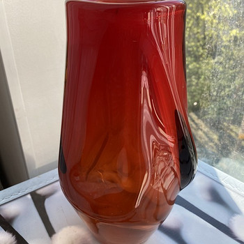Tarbeklassi klaasist lillevaas Rock Red