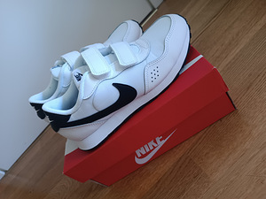 Новые ботинки Nike s.35 (1 фото из 3)