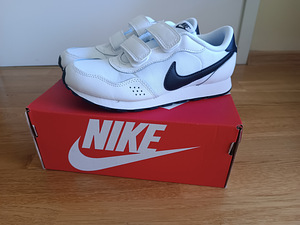 Новые ботинки Nike s.35 (3 фото из 3)