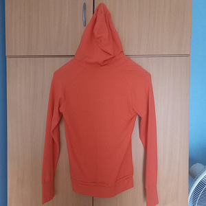 Продам новую блузку с капюшоном М. (3 фото из 6)
