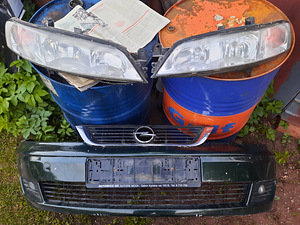 Opel Vectra B рестайлинг передняя решетка радиатора фары (1 фото из 7)