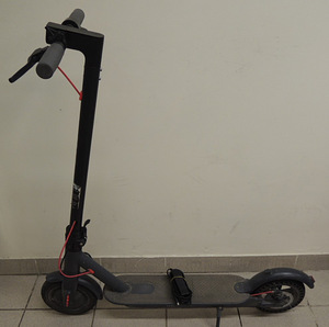 Электрический самокат CityWay AR-M1 Black + Зарядка (2 фото из 6)