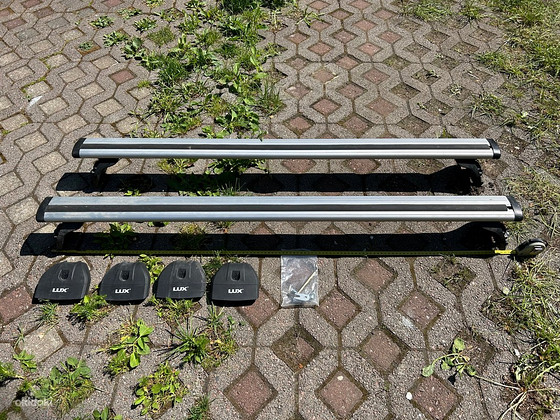Integreeritud madalate siinidega auto pakiruum