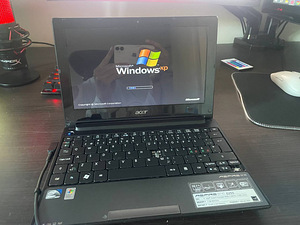 Acer Aspire One D255E 10.1" Mini Screen Powers On (1 foto / 4)