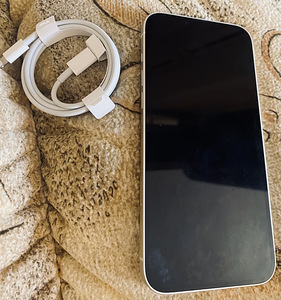 iPhone 14 плюс старлайт 256 Гб (3 фото из 4)