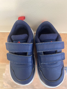 Кроссовки adidas (3 фото из 4)