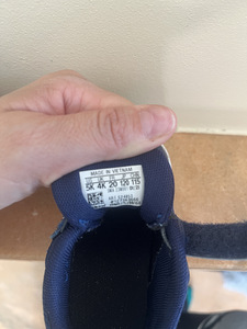 Кроссовки adidas (4 фото из 4)