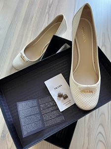 Prada naiste nahkkingad, suurus 40 (3 foto / 6)