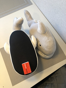 Тапочки - акулы (3 фото из 3)