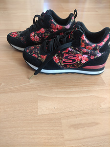 Кроссовки SKECHERS (1 фото из 5)