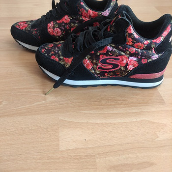 Кроссовки SKECHERS