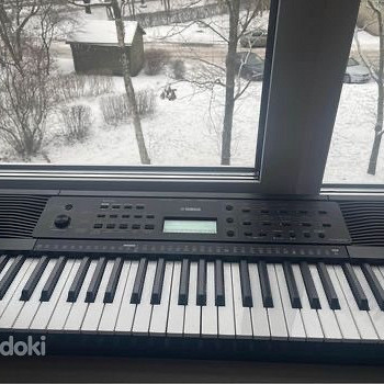 Süntesaator Yamaha PSR-E273