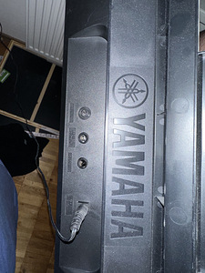 Синтезатор Yamaha PSR-E273 (4 фото из 5)