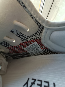 Adidas Yeezy 350V2 Zebra 10.5US/10UK/44⅔EUR 100% ORIGINAL (3 фото из 6)