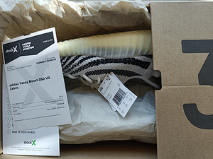 Adidas Yeezy 350V2 Zebra 10.5US/10UK/44⅔EUR 100% ORIGINAL (4 фото из 6)