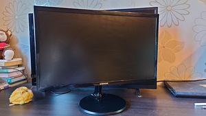 Samsung monitor S22F350FHU 22" (1 foto / 2)