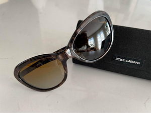 Оригинальные солнцезащитные очки Dolce & Gabbana (2 фото из 5)