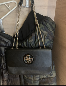 Сумка guess (1 фото из 1)