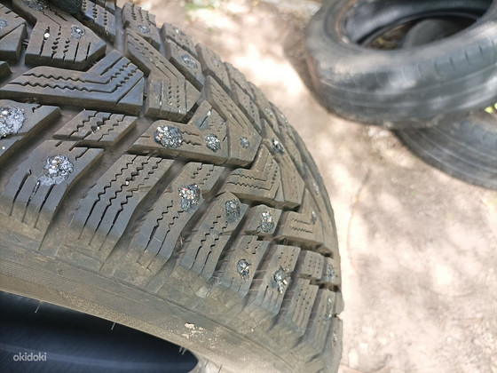 Продам зимнюю резину 205/65R15.