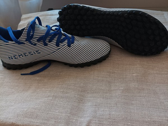 Футбольные бутсы ADIDAS NEMEZIZ